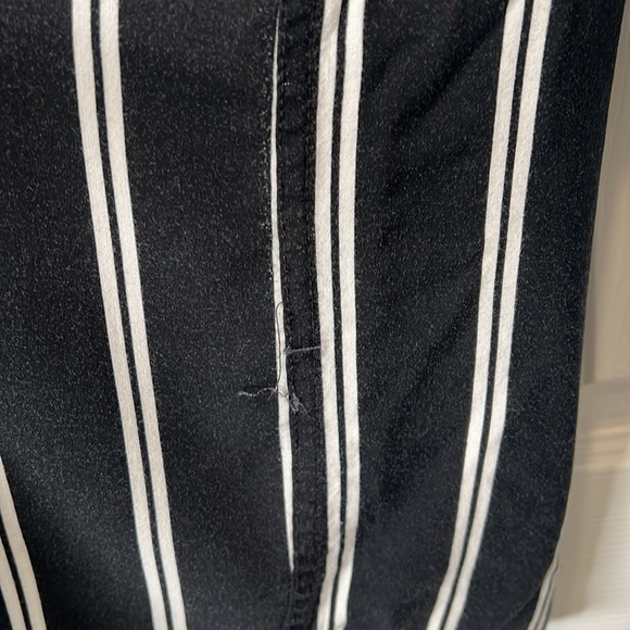 Forever 21 Men’s Long Sleeve Black and White Button Down Blouse. Size Large - Picture 3 of 9